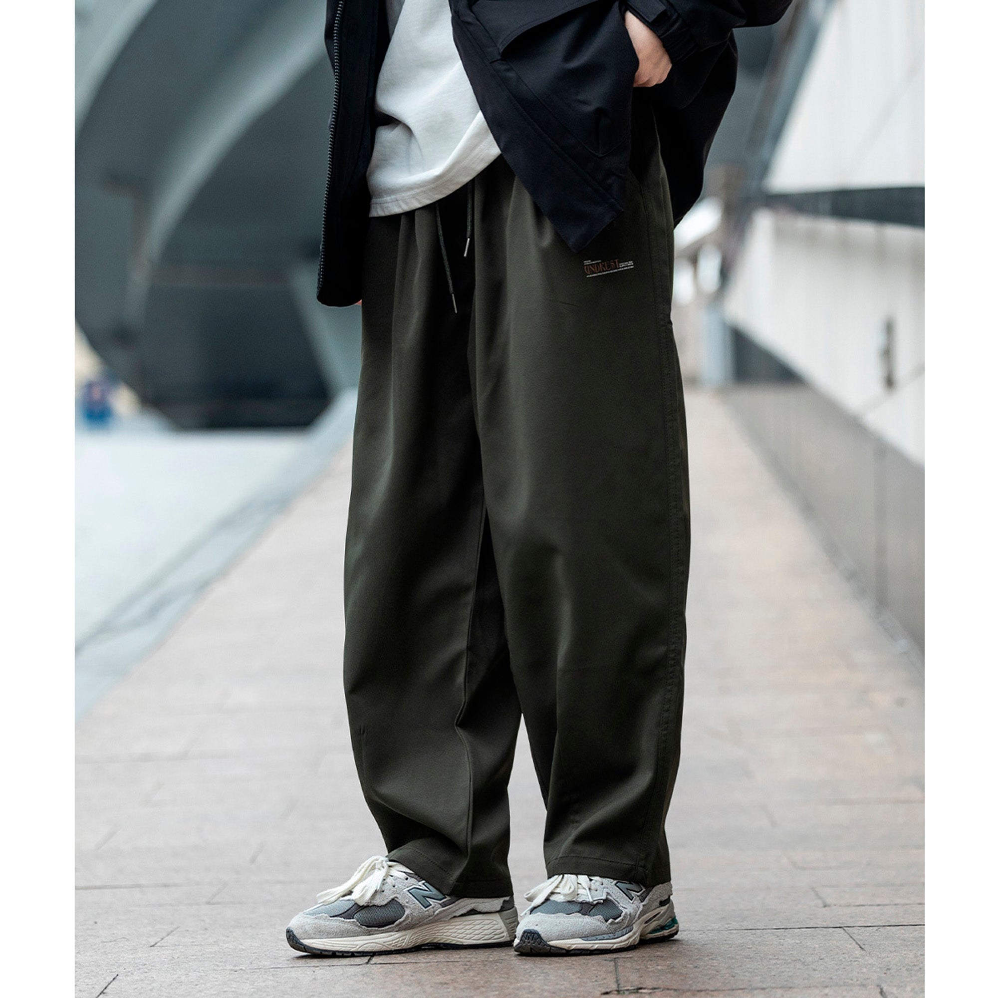 foot mouth pleated casual pants